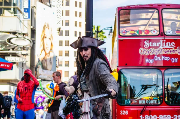 Hollywood Boulevard. Street Artists and Tourists — Stock Photo, Image