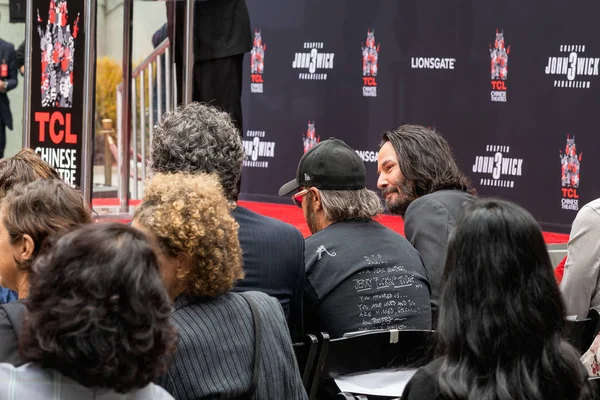 Keanu Reeves. Actor's Handprints and Footprints Cemented on Hollywood Boulevard. — Stock Photo, Image