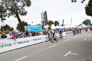 Amgen California Turu 2019. Morro Körfezi'nde Bisikletçiler Çapraz Bitiş Hattı. Fabio Jakobsen, Jasper Philipsen, Peter Sagan. Morro Bay, California, Abd, May 15, 2019 