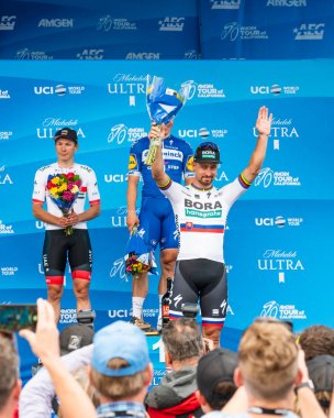 Amgen California Turu 2019. Morro Körfezi'nde Bisikletçiler Çapraz Bitiş Hattı. Kazananlar: Fabio Jakobsen, Jasper Philipsen, Peter Saganmorro Bay, California, Usa, May 15, 2019 