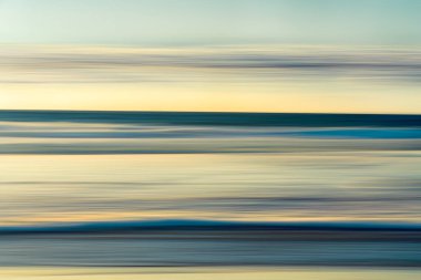 Ocean Sunset Soyut Arka Plan, Cyan ve Sarı Renkler, Uzun Pozlama, Hareket Bulanıklığı