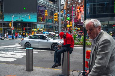 Times Meydanı, New York'un ikonik caddesidir. Sokak Görünümü 
