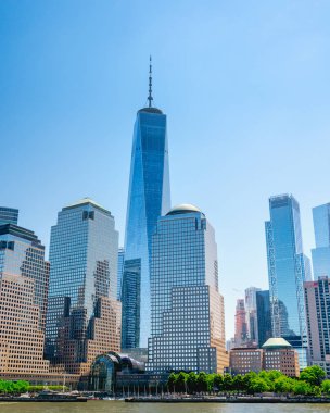 Aşağı Manhattan Gökdelenler Görünümü. Hudson Nehri ve East River aşağı Tekne Turu Journey. New York Şehri