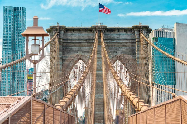 Ponte Brooklyn Manhattan Skyline Dettagli Architettonici Cavi Iconici Acciaio Bandiera — Foto Stock