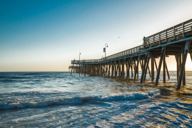 Gün Batımı sırasında Pismo Beach Pier, Pasifik Okyanusu, Kaliforniya Kıyı Şeridi