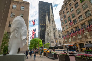 New York City/Usa-May 28, 2019 Fifth Avenue, Rockefeller Plaza, Frieze Heykeli Nin Resmi 