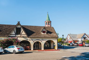 Solvang, Kaliforniya/Abd -12 Mayıs 2019 Solvang, Santa Barbara County, Kaliforniya ' da bulunan bir şehirdir. 1911'de Danimarkalılar Grubu Burada Bir Danimarka Topluluğu Kurdu. Mimari Geleneksel Danimarka Stilini Yansıtıyor