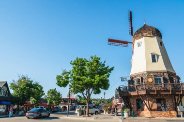 Solvang, Kaliforniya/Abd -12 Mayıs 2019 Solvang, Santa Barbara County, Kaliforniya ' da bulunan bir şehirdir. 1911'de Danimarkalılar Grubu Burada Bir Danimarka Topluluğu Kurdu. Mimari Geleneksel Danimarka Stilini Yansıtıyor