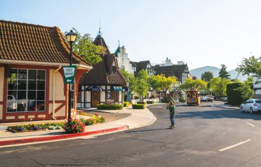 Solvang, Kaliforniya/Abd -12 Mayıs 2019 Solvang, Santa Barbara County, Kaliforniya ' da bulunan bir şehirdir. 1911'de Danimarkalılar Grubu Burada Bir Danimarka Topluluğu Kurdu. Mimari Geleneksel Danimarka Stilini Yansıtıyor