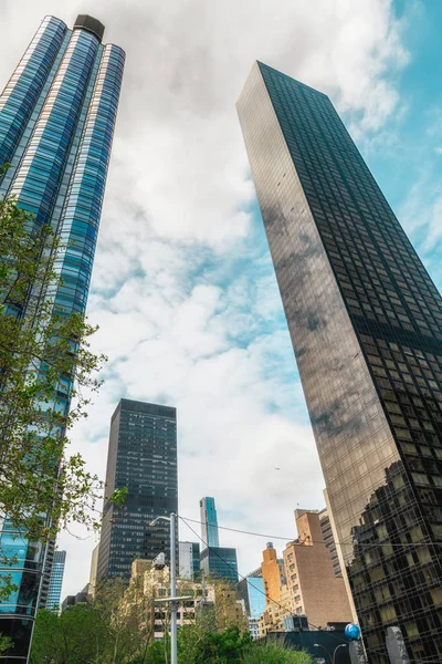 Wolkenkrabbers New York City Bewolkte Hemel Achtergrond Architectuur Modern Verticaal — Stockfoto