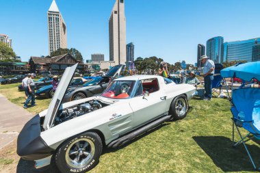 San Diego/Amerika - 11 Ağustos 2019 Main Street America Corvette Car Show in Marina Park North - Seaport Village in San Diego, Kaliforniya