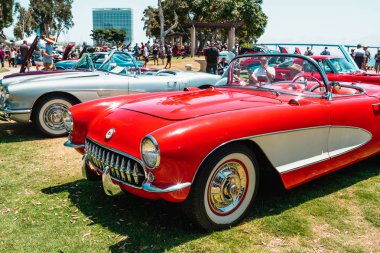 San Diego/Amerika - 11 Ağustos 2019 Main Street America Corvette Car Show in Marina Park North - Seaport Village in San Diego, Kaliforniya