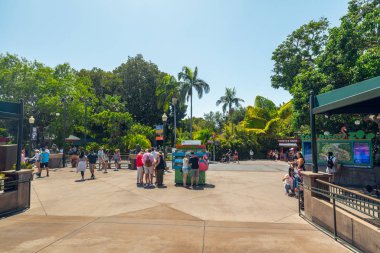 San Diego, California / Usa - 12 Ağustos 2019 San Diego Hayvanat Bahçesi Safari Parkı, Ana giriş. Hayvanat bahçesinde 3.700 'den fazla hayvan yaşıyor ve Balboa Park, San Diego, California' da bulunuyor.