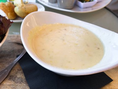 Kaymak gibi deniz ürünleri çorbası, yakın plan.