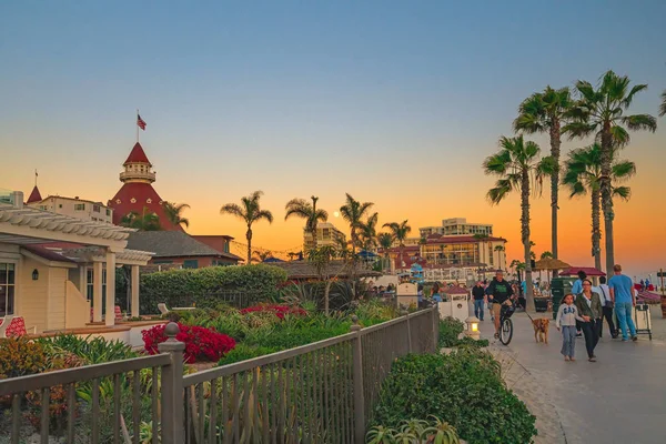San Diego, California / Usa - 13 Ağustos 2019 Coronado Adası Viktorya Oteli del Coronado ve gün batımında sahil gezisi. 