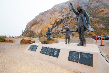 Morro Körfezi, Kaliforniya / ABD - 27 Mayıs 2020 Balıkçıların Aile Heykeli, tüm denizcilerin ailelerine adanmıştır. Morro Körfezi Eyalet Parkı, Kaliforniya