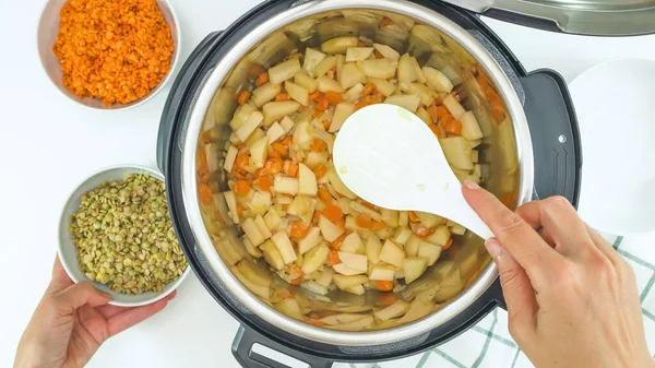 Receta Cocina Múltiple Cocinar Verduras Zanahoria Papas Lentejas Algunos Ingredientes —  Fotos de Stock