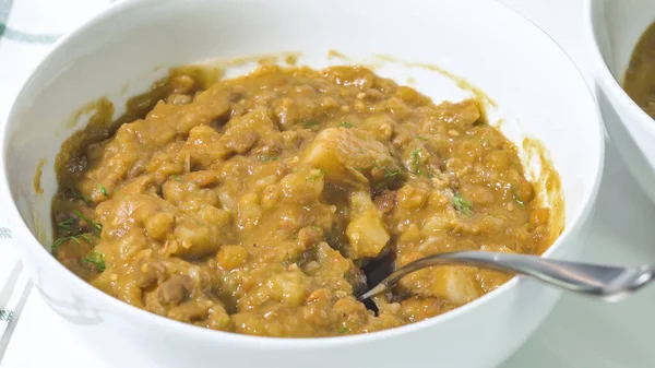 Sopa Lentilha Cremosa Uma Tigela Perto Mesa Cozinha — Fotografia de Stock