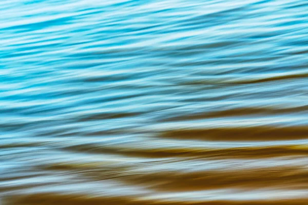 Abstrakt Havsutsikt Bakgrund Lugnt Vatten Mönster Rörelser Suddiga Ljusblå Och — Stockfoto