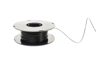 3D Yazıcı Plastik Filament. Üç boyutlu yazdırma için siyah termoplastik tel makarası beyaz arkaplanda izole edilmiş.