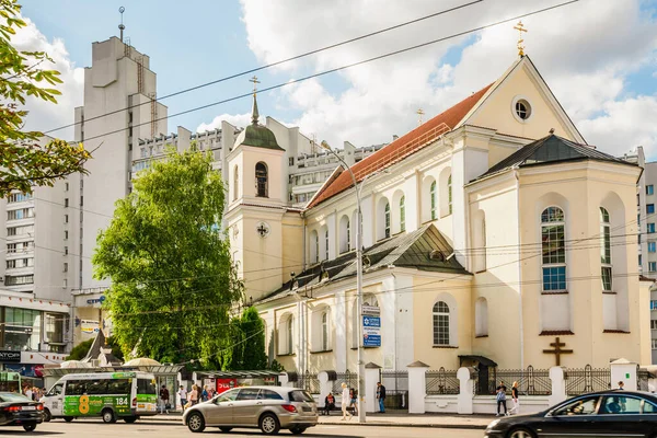 Мінськ Білорусь Вересня 2019 Мінськ Столиця Білорусі Nemiga Street Church — стокове фото