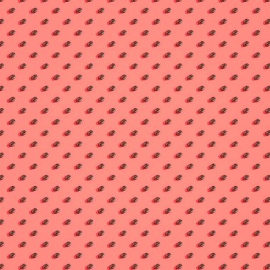Açık pembe arkaplanda kahve çekirdekleri yaratıcı desen, düz döşeme, kare çerçeve