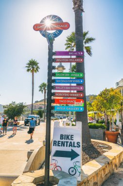 Avila Sahili, Kaliforniya / ABD - 2 Temmuz 2020 Avila Sahili gezinti alanı. Avila Sahili, Kaliforniya 'nın güzel Central Coast' unda bulunan büyüleyici bir sahil kasabasıdır.