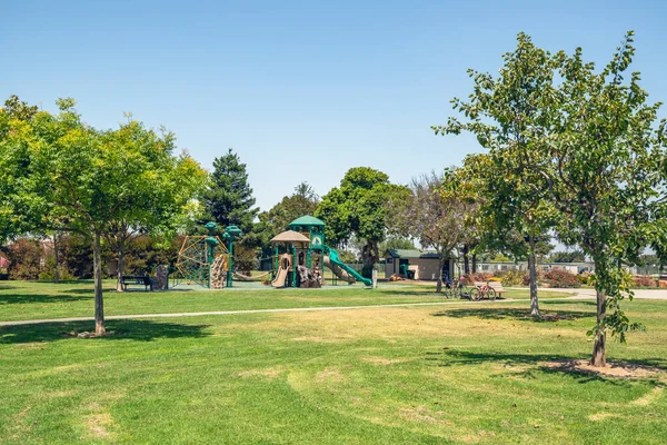 圣玛丽亚 加利福尼亚州 2020年7月16日 美国加利福尼亚州圣玛丽亚市中心的水稻园 三英亩的社区公园包括儿童游乐场 垒球场和野餐区 — 图库照片