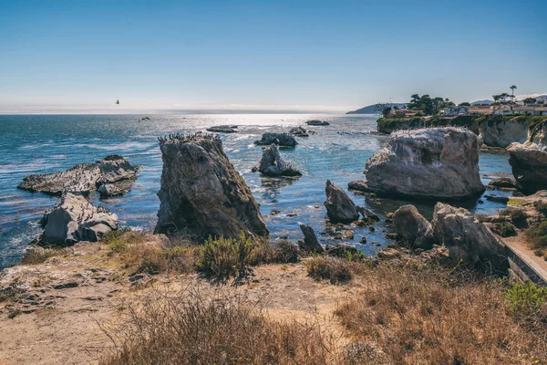 Kliffen Rotsen Bogen Zwermen Vogels Shell Beach Area Van Pismo — Stockfoto