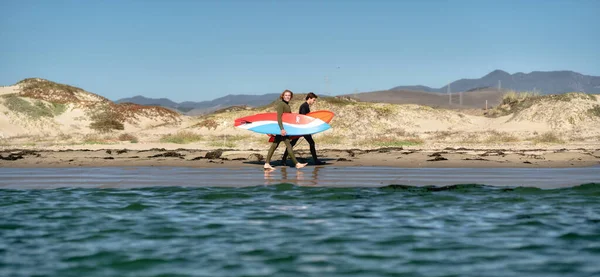 Morro Bay Californie États Unis Septembre 2020 Amis Deux Jeunes — Photo