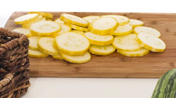 Zucchini Slices Closeup Wooden Cutting Board White Background — Stock Photo, Image