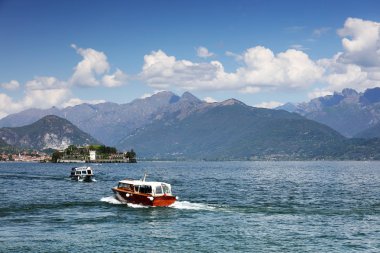 Stresa, ünlü tatil üzerinde Batı Maggiore Gölü kıyısındaki, İtalya, Europe sahnede yaz