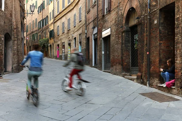 Turistler Siena Talya Piazza Del Campo Meydanda Tadını Çıkarın Siena — Stok fotoğraf