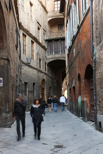 Turistler Siena Talya Piazza Del Campo Meydanda Tadını Çıkarın Siena — Stok fotoğraf