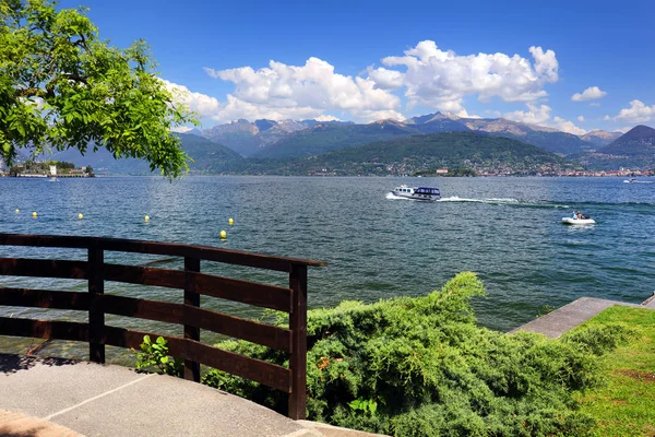 Paesaggio Estivo Pomeridiano Sulle Sponde Del Lago Maggiore Italia Europa — Foto Stock