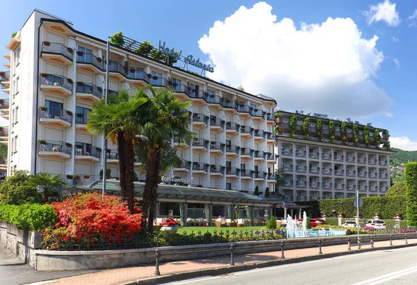 Stresa, ünlü tatil üzerinde Batı Maggiore Gölü kıyısındaki, İtalya, Europe sahnede yaz