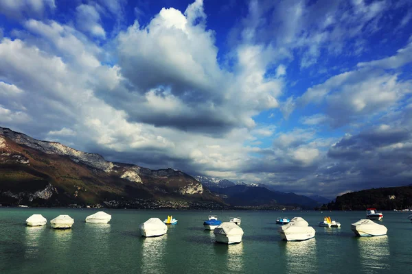 Junge Fotografin Die Ufer Des Annecy Lake Fotografiert Haute Savoie — Stockfoto