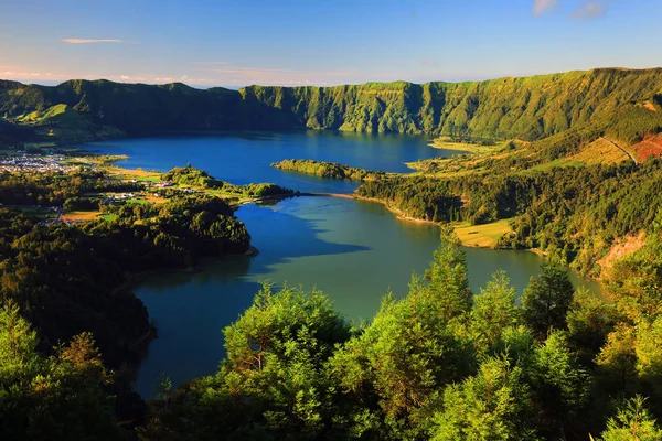 Günbatımı Laguna Verde Laguna Azul Sete Cidades Sao Miguel Island — Stok fotoğraf