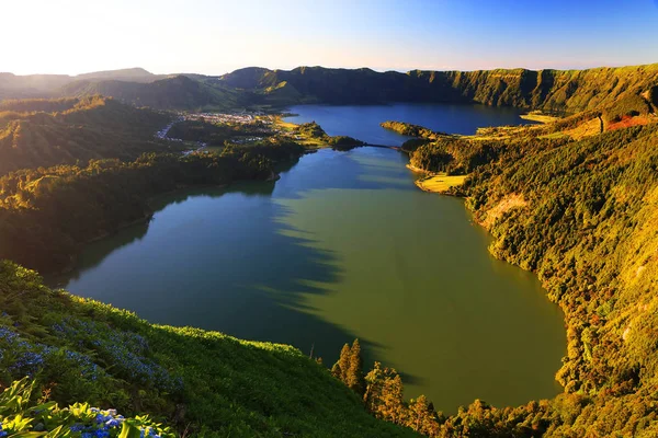 Luce Del Tramonto Laguna Verde Laguna Azul Sete Cidades Isola — Foto Stock