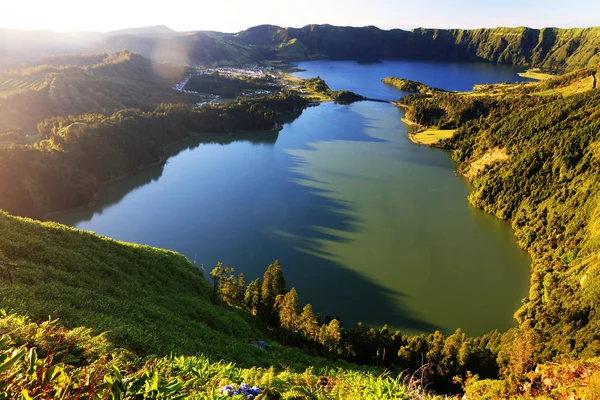 Luz Del Atardecer Sobre Laguna Verde Laguna Azul Sete Cidades — Foto de Stock