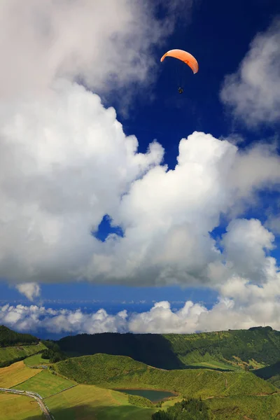 Parapente Sobre Sete Cidades Ilha São Miguel Açores Portugal Europa — Fotografia de Stock