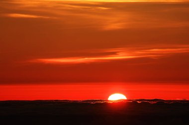 Sunrise Pico Volkan (2351 m), Pico Island, Azores, Portekiz, Europe görülen Atlantik Okyanusu üzerinden