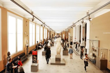 Victoria ve Albert Müzesi, dünyanın en büyük Müzesi Dekoratif Sanatlar ve 1852 yılında kurulan tasarım iç avluya John Madejski Garden'da