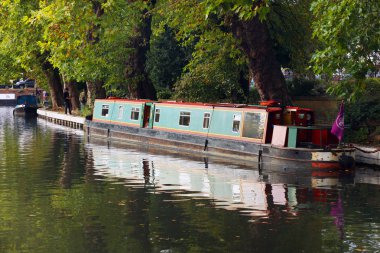 Küçük Venedik su channles ile renkli mavnalar, Londra, İngiltere, Europe