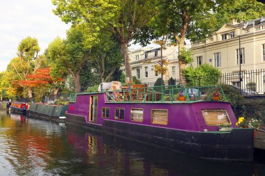 Küçük Venedik su channles ile renkli mavnalar, Londra, İngiltere, Europe