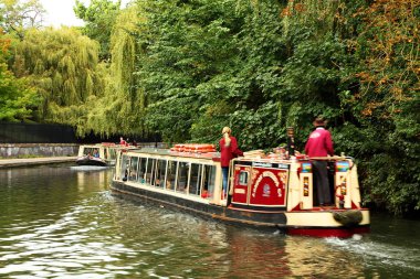 Küçük Venedik su channles ile renkli mavnalar, Londra, İngiltere, Europe