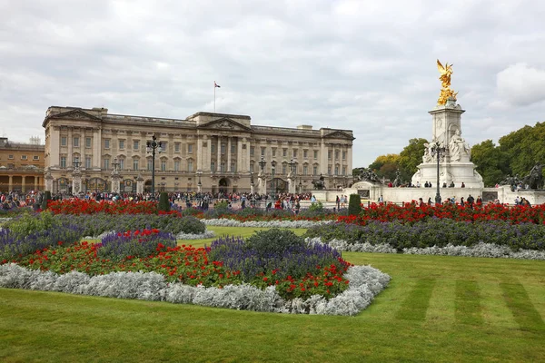 Turystów Przed Buckingham Palace London Wielka Brytania Europa — Zdjęcie stockowe
