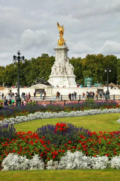 Tourists Front Buckingham Palace London Europe — Stock Photo, Image