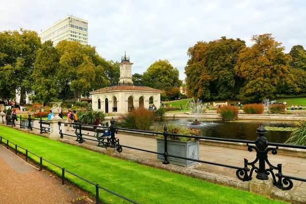 Personas Caminando Hyde Park Londres Reino Unido — Foto de Stock