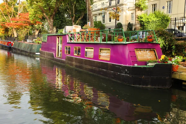 Pequeños Canales Agua Venecia Con Barcazas Colores Londres Reino Unido —  Fotos de Stock